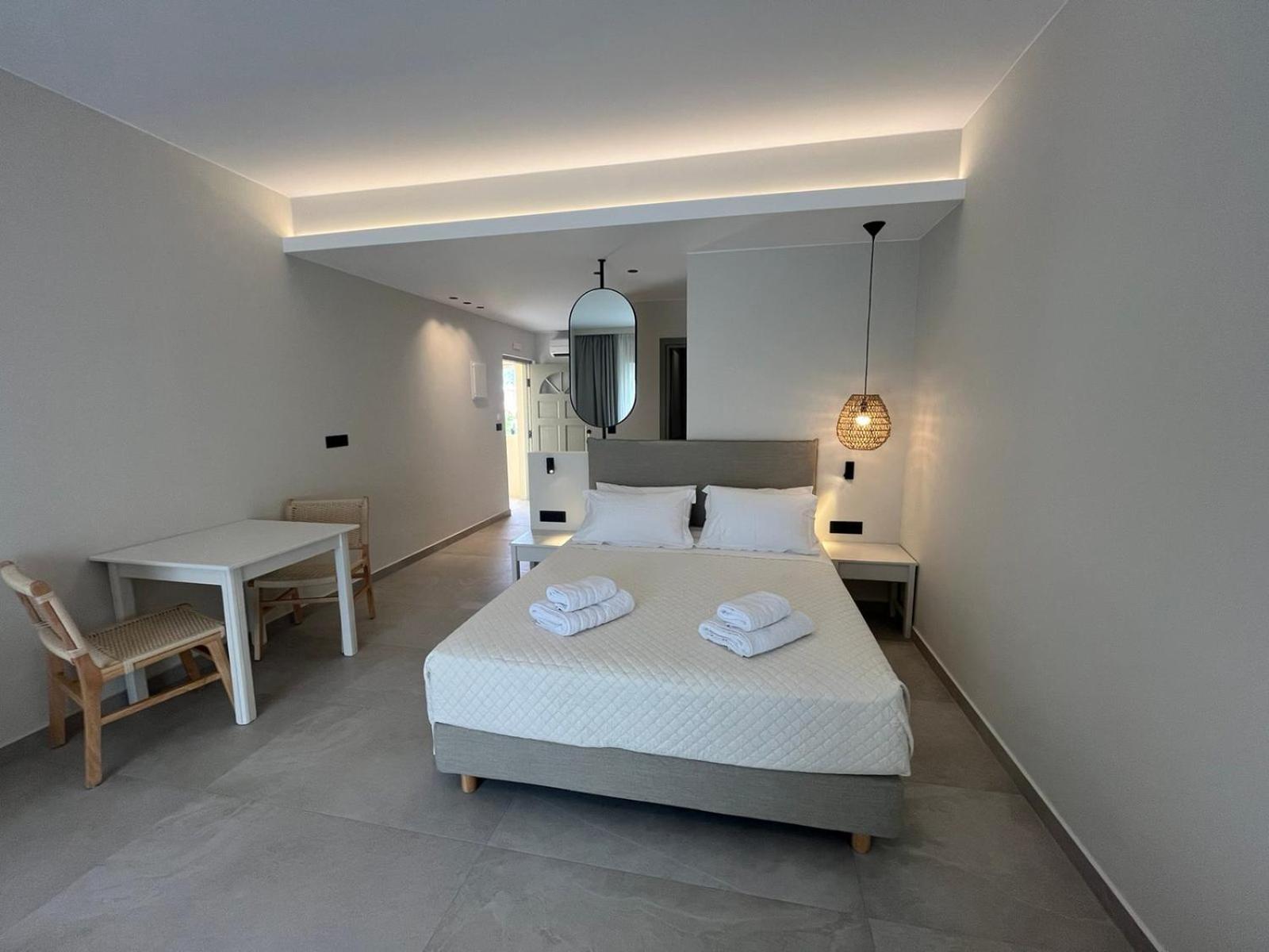 Mediterranean Sea Top Floor Палеохора Экстерьер фото