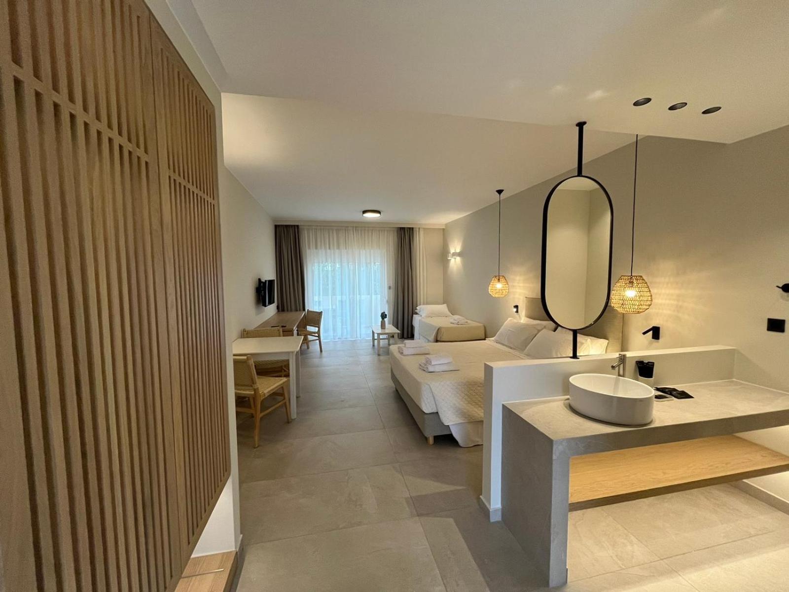 Mediterranean Sea Top Floor Палеохора Экстерьер фото